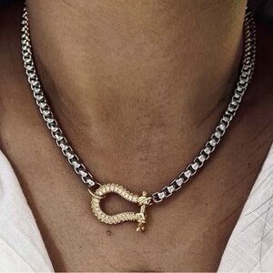 Western Necklace Horseshoe Buckle Necklace Gold Chain Necklace with Gold Horse